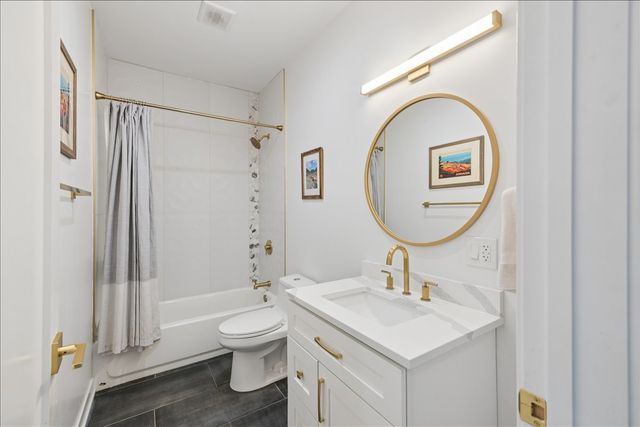 3424 W Beach Avenue, Chicago, IL 60651