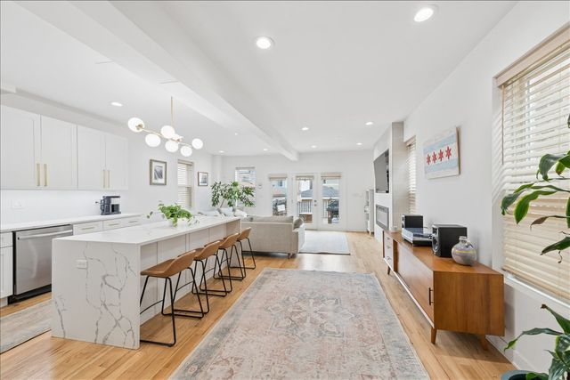 3424 W Beach Avenue, Chicago, IL 60651