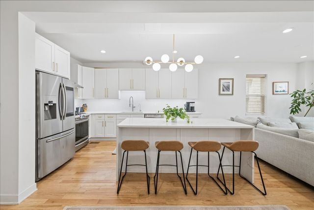 3424 W Beach Avenue, Chicago, IL 60651