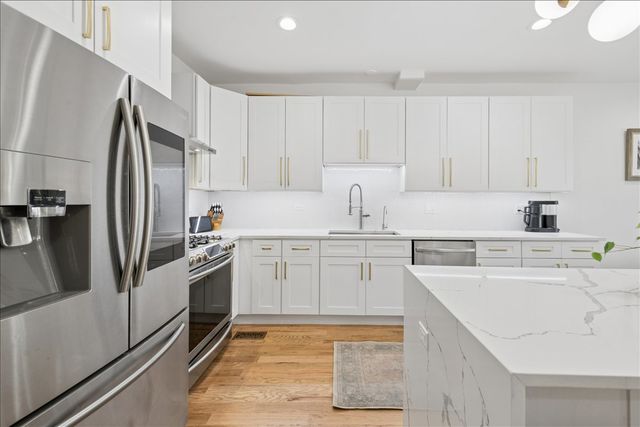 3424 W Beach Avenue, Chicago, IL 60651