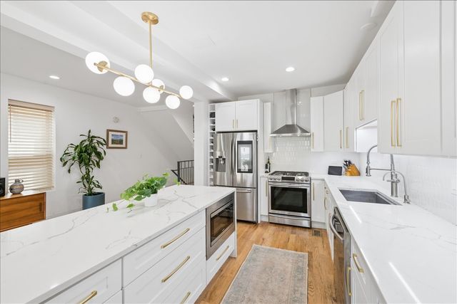 3424 W Beach Avenue, Chicago, IL 60651