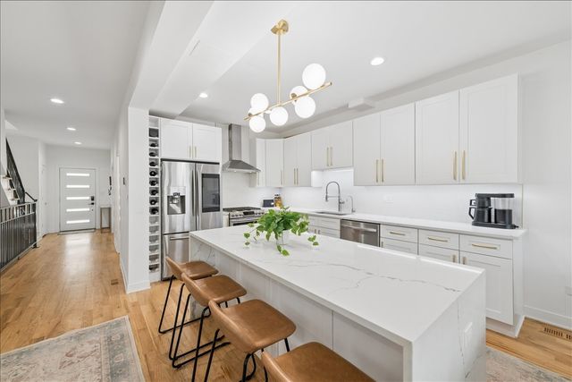 3424 W Beach Avenue, Chicago, IL 60651