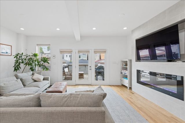 3424 W Beach Avenue, Chicago, IL 60651