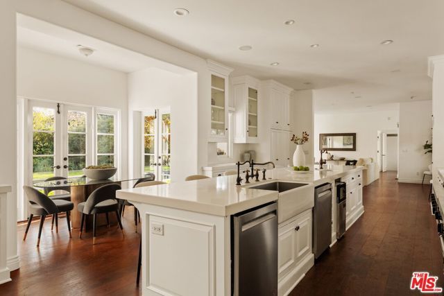 401 S Las Palmas Avenue, Los Angeles, CA 90020