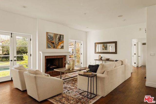 401 S Las Palmas Avenue, Los Angeles, CA 90020