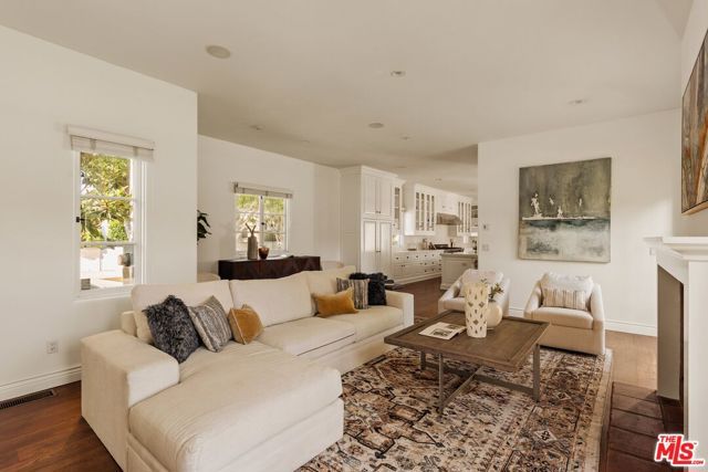 401 S Las Palmas Avenue, Los Angeles, CA 90020