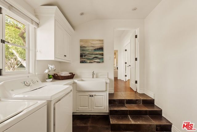 401 S Las Palmas Avenue, Los Angeles, CA 90020