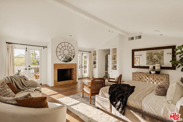 401 S Las Palmas Avenue, Los Angeles, CA 90020