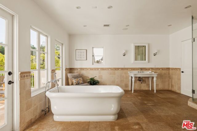 401 S Las Palmas Avenue, Los Angeles, CA 90020