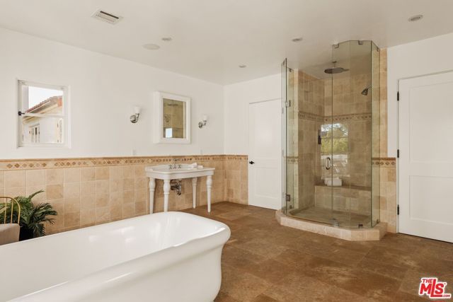 401 S Las Palmas Avenue, Los Angeles, CA 90020