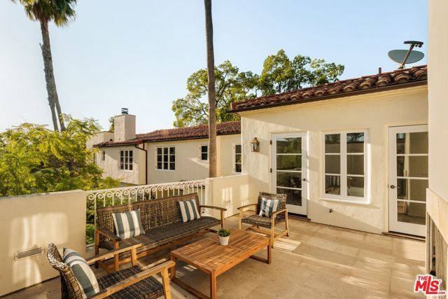 401 S Las Palmas Avenue, Los Angeles, CA 90020