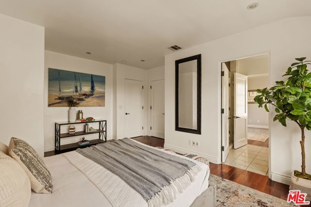 401 S Las Palmas Avenue, Los Angeles, CA 90020
