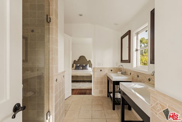 401 S Las Palmas Avenue, Los Angeles, CA 90020