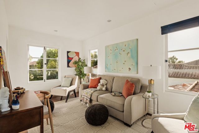 401 S Las Palmas Avenue, Los Angeles, CA 90020