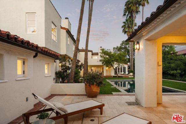 401 S Las Palmas Avenue, Los Angeles, CA 90020