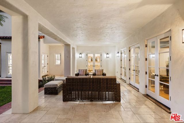 401 S Las Palmas Avenue, Los Angeles, CA 90020