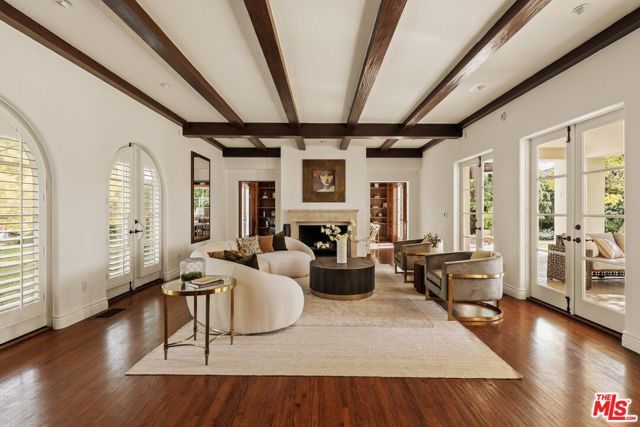 401 S Las Palmas Avenue, Los Angeles, CA 90020