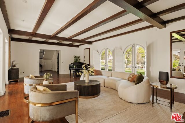 401 S Las Palmas Avenue, Los Angeles, CA 90020