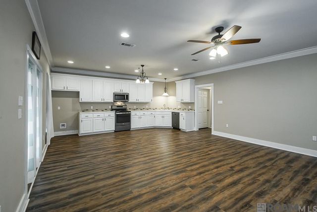 16033 Wiggins Dr, Central, LA 70770