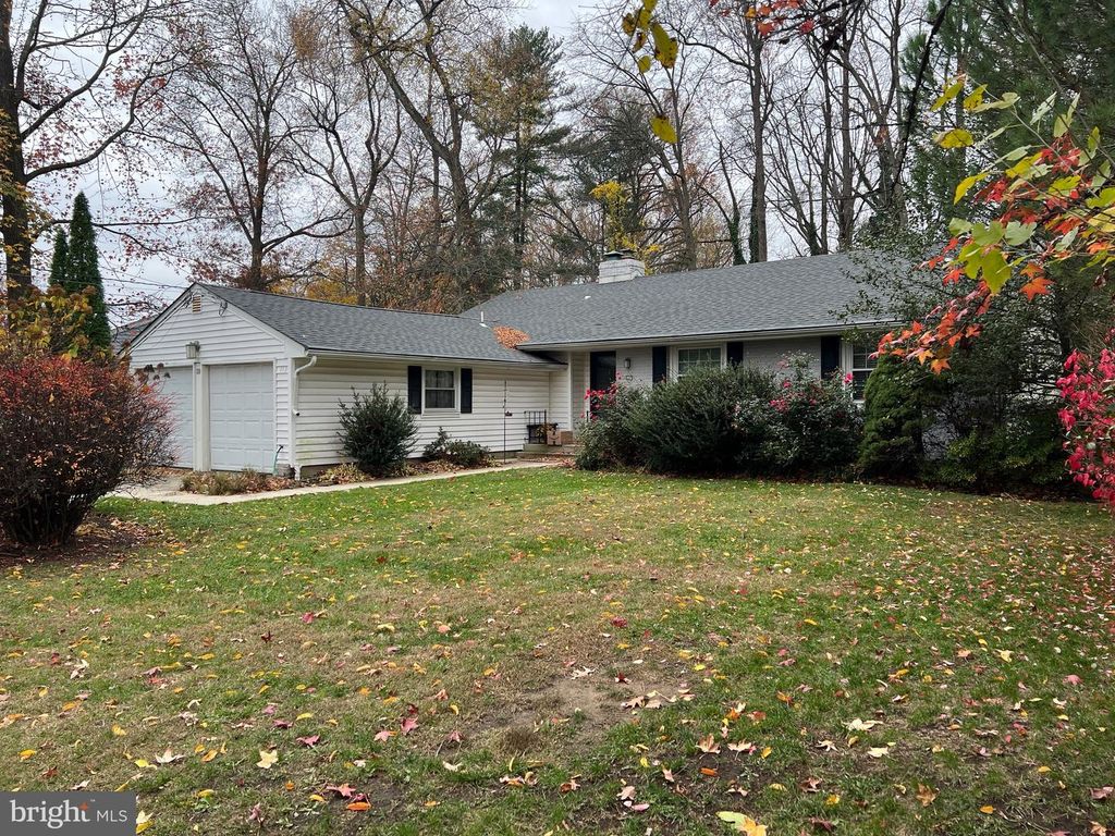 110 BARCLAY LN, Cherry Hill, NJ 08034