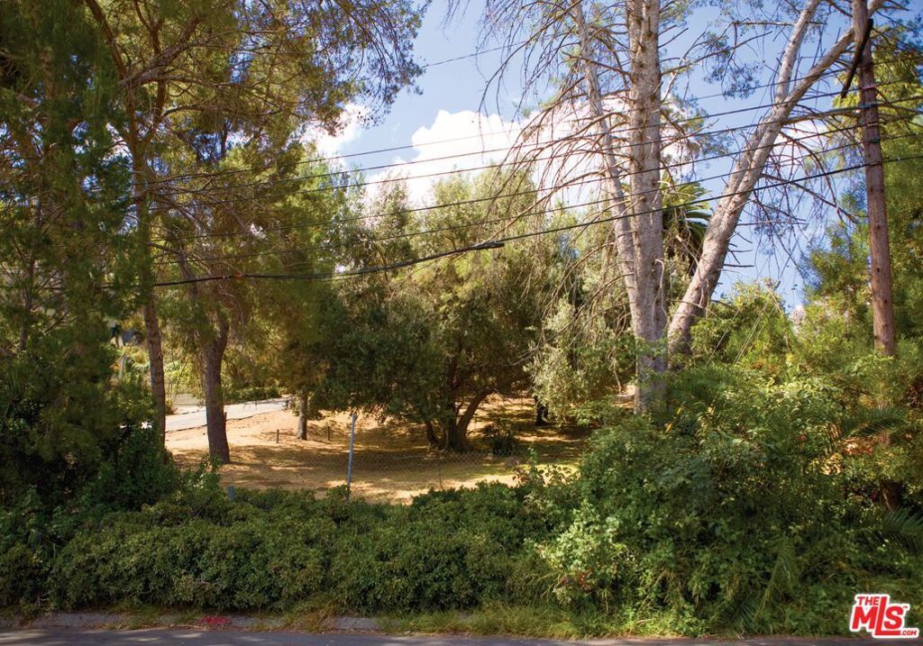 Image 3 of property listing at 1204 Lilac Place, Los Angeles, CA 90026