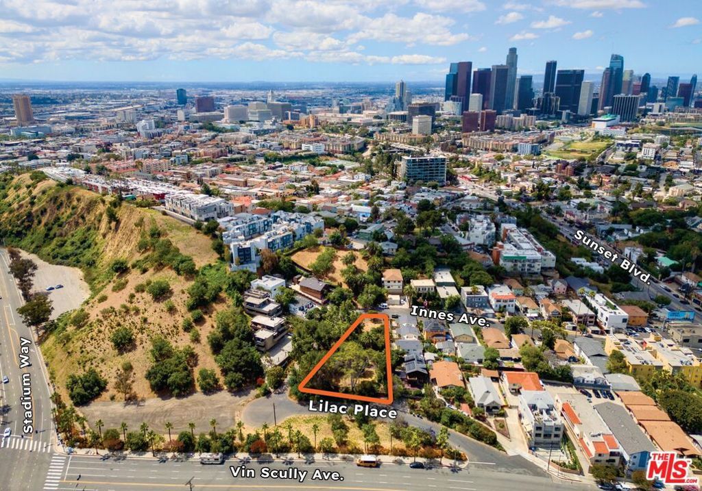 Image 5 of property listing at 1204 Lilac Place, Los Angeles, CA 90026