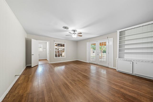 1224 N San Jacinto Street, Conroe, TX 77301