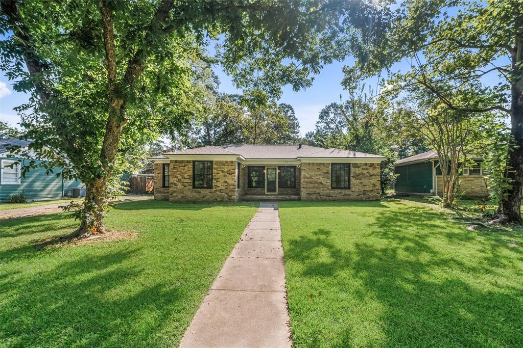1224 N San Jacinto Street, Conroe, TX 77301