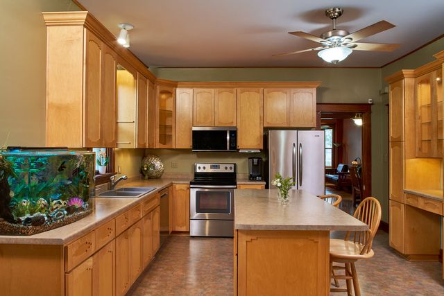 831 Circle Avenue, Forest Park, IL 60130