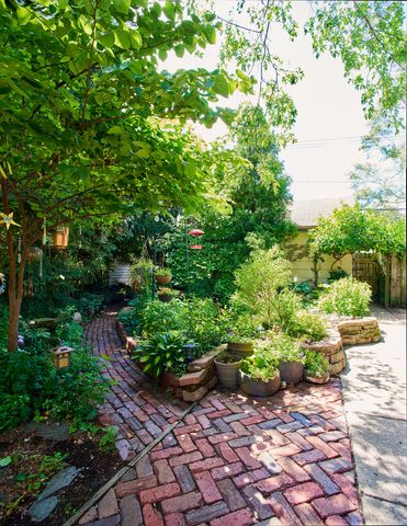 831 Circle Avenue, Forest Park, IL 60130