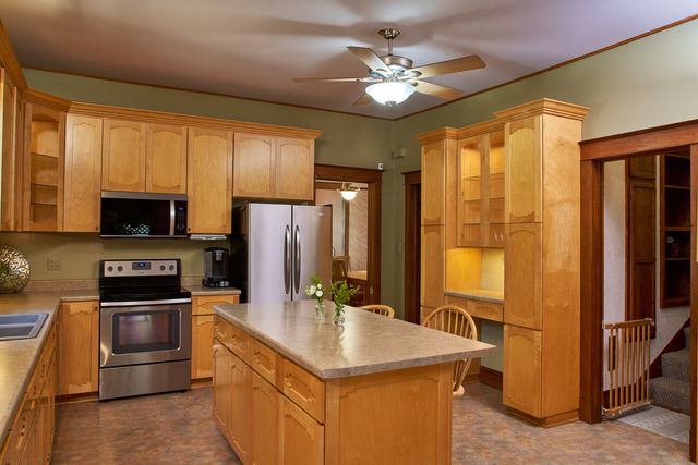 831 Circle Avenue, Forest Park, IL 60130
