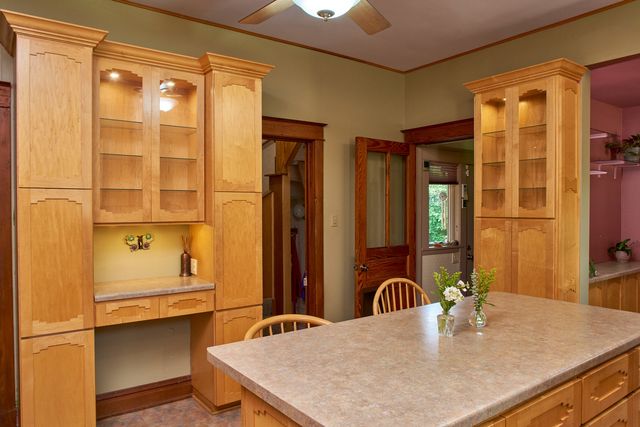 831 Circle Avenue, Forest Park, IL 60130