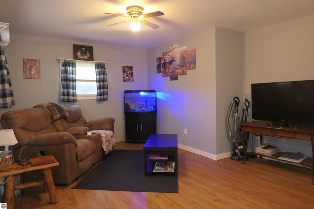 548 E Van Buren Road, Alma, MI 48801