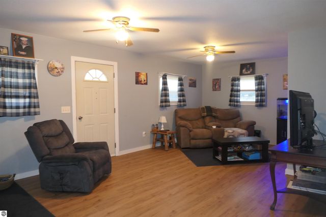 548 E Van Buren Road, Alma, MI 48801