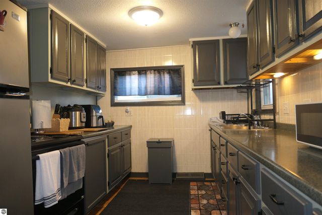 548 E Van Buren Road, Alma, MI 48801