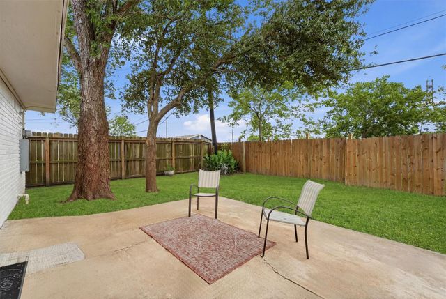 3714 Brookmeade Drive, Houston, TX 77045