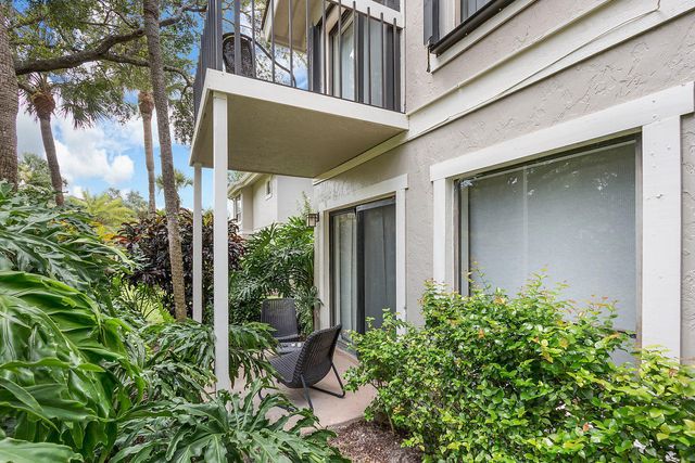 11863 Wimbledon Circle 427, Wellington, FL 33414