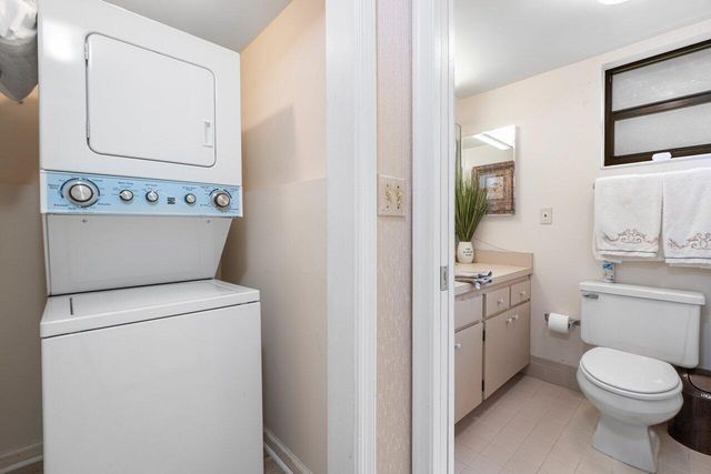 11863 Wimbledon Circle 427, Wellington, FL 33414