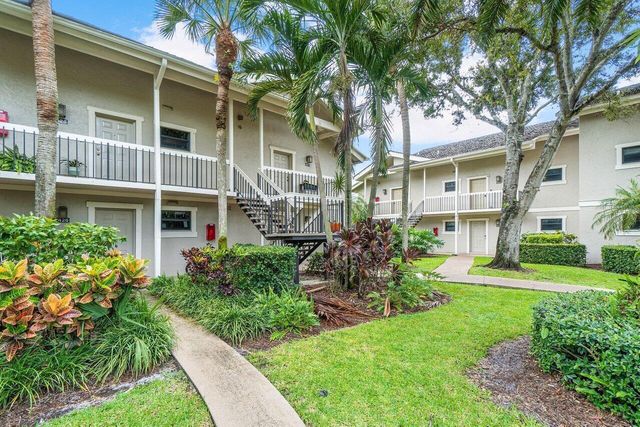 11863 Wimbledon Circle 427, Wellington, FL 33414