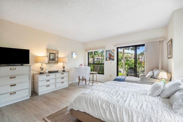 11863 Wimbledon Circle 427, Wellington, FL 33414