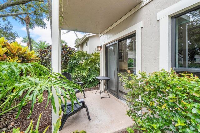 11863 Wimbledon Circle 427, Wellington, FL 33414