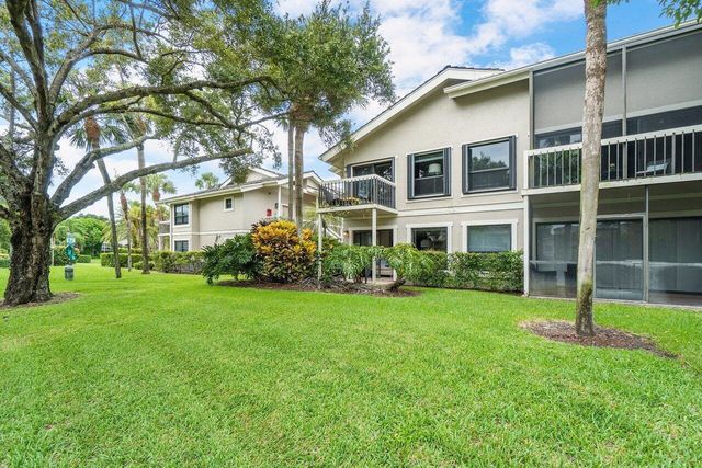 11863 Wimbledon Circle 427, Wellington, FL 33414