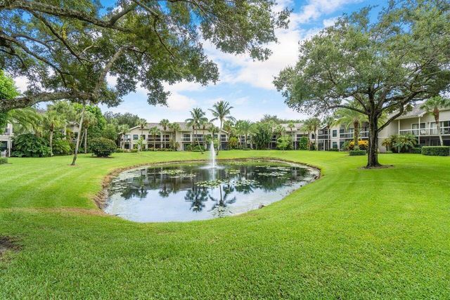 11863 Wimbledon Circle 427, Wellington, FL 33414