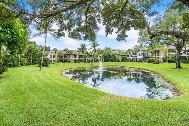 11863 Wimbledon Circle 427, Wellington, FL 33414