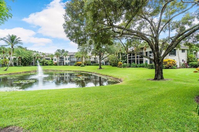 11863 Wimbledon Circle 427, Wellington, FL 33414