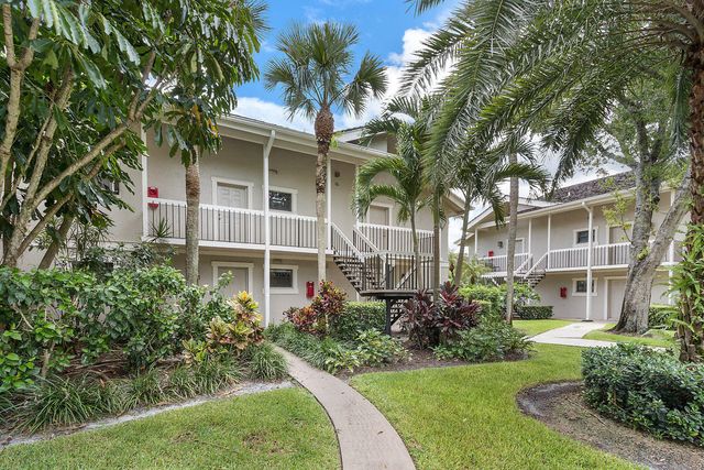 11863 Wimbledon Circle 427, Wellington, FL 33414