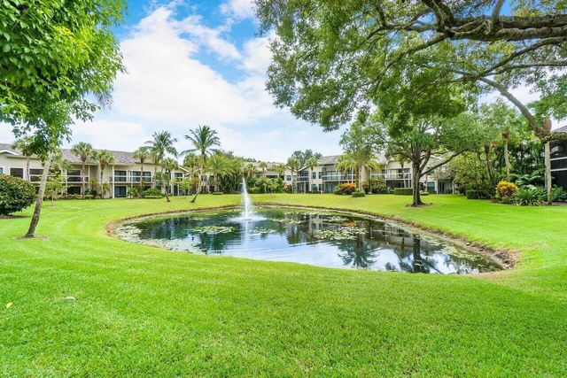 11863 Wimbledon Circle 427, Wellington, FL 33414