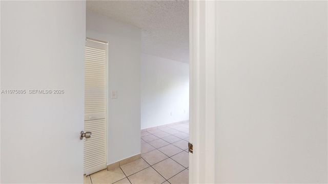 15600 SW 80th St L-202, Miami, FL 33193