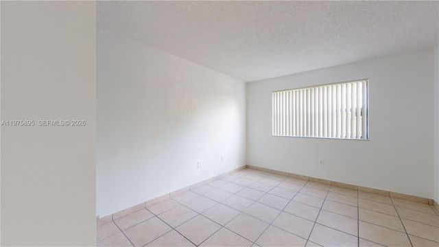 15600 SW 80th St L-202, Miami, FL 33193