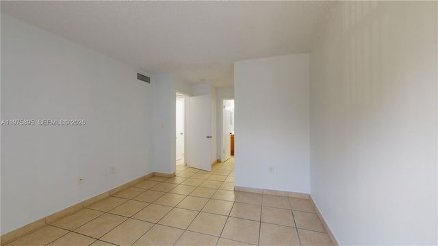15600 SW 80th St L-202, Miami, FL 33193